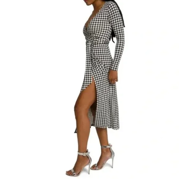 GOOD AMERICAN Houndstooth Daynight Long Sleeve Midi Wrap Dress